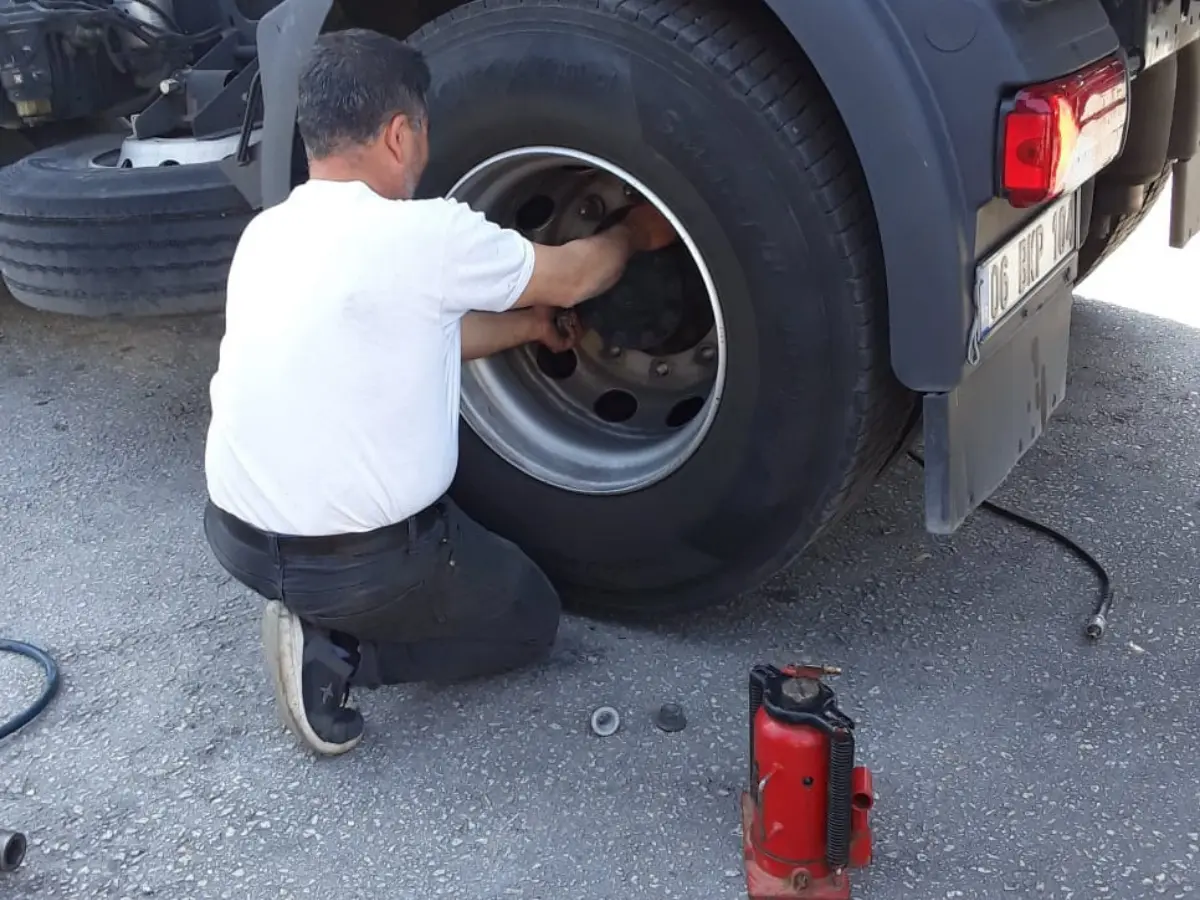 Uludere Oto Lastikçi